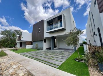 Casa · 429m² · 4 Recámaras · Residencia de Lujo en Yucatan Country Club