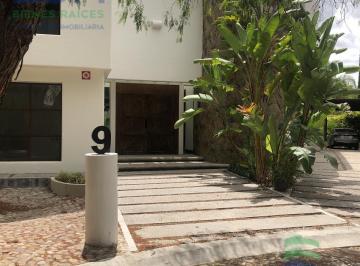 Casa · 585m² · 4 Recámaras · 6 Estacionamientos · Residencia en Venta en Balvanera Polo y Country Club