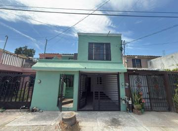 Casa de 4 habitaciones, Apodaca · Casa en Venta de 4 Recámaras en Arboledas del Virrey en Apodaca