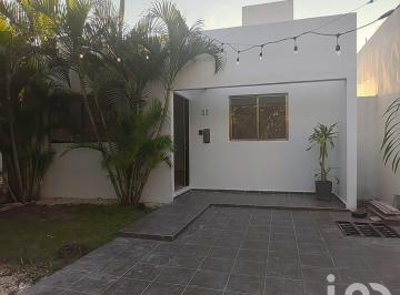 Casa · 69m² · 2 Recámaras · 1 Estacionamiento · Casa en Venta en Polígono Sur Cancun Quintana Roo