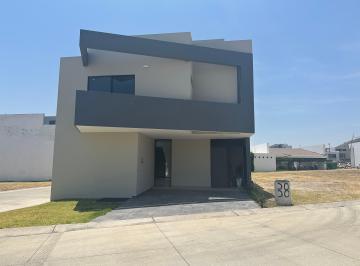 Casa de 4 habitaciones, Zapopan · Casa Nueva en Venta en Parque Metropolitano