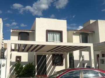 Casa · 170m² · 3 Recámaras · 2 Estacionamientos · Casa Amueblada en Renta en Fraccionamiento “las Cruces Club de Golf” en Apodaca