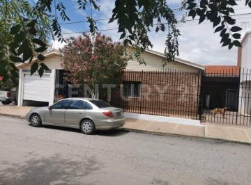 Casa · 415m² · 4 Recámaras · 4 Estacionamientos · Casa en Venta con Local Comercial en Cd. Cuauhtemoc, Chihuahua