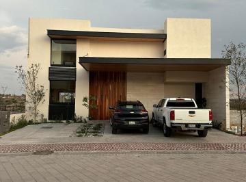 Casa · 314m² · 4 Recámaras · 3 Estacionamientos · Casa en La Vista Residencial con Vista a La Cañada
