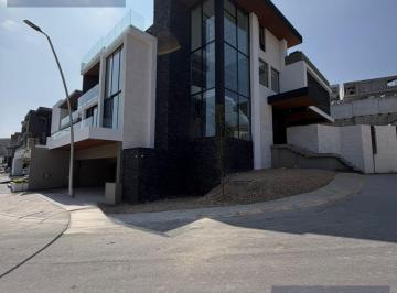 Casa · 1m² · 5 Recámaras · 3 Estacionamientos · Casa en Venta Carretera Nacional