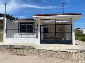 Casa · 113m² · 2 Recámaras · 1 Estacionamiento · Casa en Venta en Esquina, Ubicación Estratégica, Cercanía con Zona Centro y Av Colosio