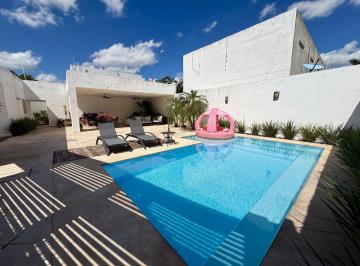 Casa · 372m² · 3 Recámaras · 3 Estacionamientos · Venta de Casa en Temozón Norte