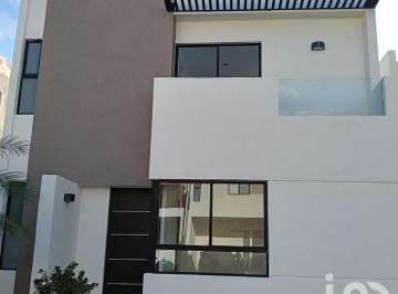 Casa · 109m² · 4 Recámaras · 2 Estacionamientos · Hermosa Casa en Renta Solana Residencial, Merida, Yucatan