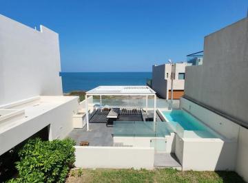 Casa · 473m² · 3 Recámaras · 2 Estacionamientos · Venta de Casa en Playas del Conchal Frente a La Playa