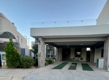 Casa de 4 habitaciones, Juárez · Amplia y Hermosa Casa de un Piso Frente a Parque con Departamento Independiente