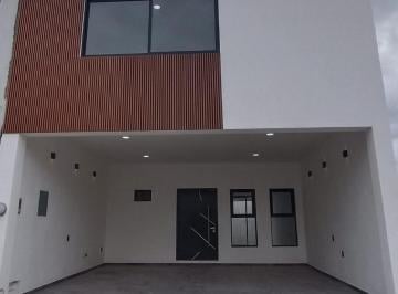 Casa · 200m² · 3 Recámaras · 2 Estacionamientos · Casa en Venta en Fraccionamiento Bosques de La Trinidad