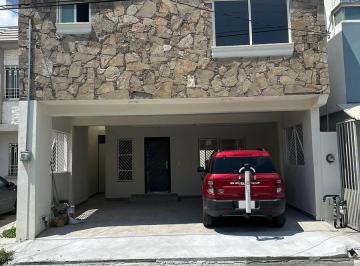 Casa · 175m² · 3 Recámaras · 3 Estacionamientos · Casa en Venta