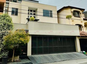 Casa · 620m² · 3 Recámaras · 3 Estacionamientos · Casa en Venta en San Pedro Garza García