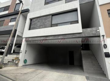 Casa · 347m² · 3 Recámaras · 2 Estacionamientos · Casa en Venta en Lomas del Vergel