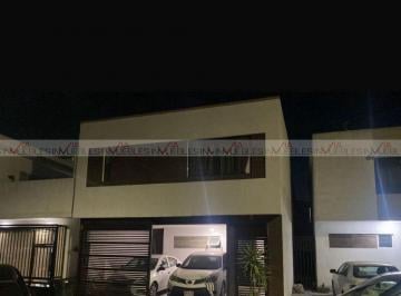 Casa · 189m² · 4 Recámaras · 2 Estacionamientos · Casa en Venta en Privadas Borneo