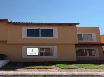 Casa · 160m² · 3 Recámaras · 2 Estacionamientos · Venta o Renta de Casa en Fraccionamiento "Altavista" Juriquilla Queretaro