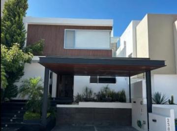 Casa · 320m² · 3 Recámaras · 2 Estacionamientos · Casa en Venta con Diseño Unico en Cumbres del Lago Juriquilla Queretaro