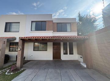 Casa de 3 habitaciones, San Andrés Cholula · Casa en Renta en Jardines de Las Lomas, Frente Al Club Ómada.