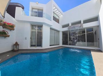 Casa · 335m² · 4 Recámaras · 3 Estacionamientos · Casa en Sierra Azúl