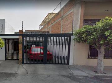 Casa de 3 habitaciones, Querétaro · Casa en Venta en Panamericano Queretaro