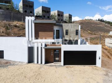 Casa · 139m² · 3 Recámaras · 2 Estacionamientos · Casa Nueva en Venta en Fraccionamiento Las Palmas III, Ensenada, Baja California