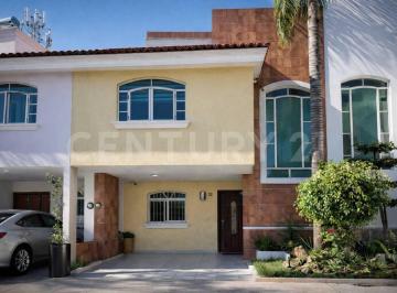 Casa en condominio · 218m² · 4 Recámaras · 2 Estacionamientos · Casa en Venta, Col. Parques de Tlaquepaque, Tlaquepaque, Jal.
