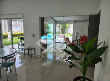 Casa de 4 habitaciones, Cuernavaca · Casa en Venta de 1 Nivel, en Acapantzingo Cuernavaca con 4 Recamaras