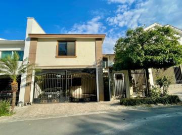 Casa · 282m² · 3 Recámaras · 2 Estacionamientos · Casa en Venta en Jardines del Paseo Monterrey Nuevo Leon Zona Sur