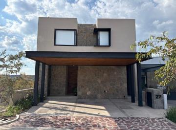 Casa de 4 habitaciones, Querétaro · Casa Roca 27 Amueblada - en Renta en Altozano