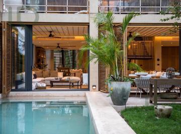 Casa · 507m² · 4 Recámaras · 2 Estacionamientos · Casa de 4 Habitaciones en Venta en Playa del Carmen a Poca Distancia de La Playa | Alberca y Jardín