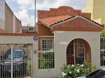 Casa de 4 habitaciones, Guadalajara · Casa en Guadalajara, con 4 Recamaras, Cerca de Club, Esuelas, Plaza, Hoteles y Vias Rapidas