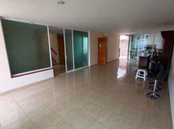 Casa de 4 habitaciones, Querétaro · Casa en Renta en Priv Arboledas con Elevador
