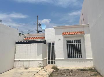 Casa · 2 Recámaras · 2 Estacionamientos · Casa en Fraccionamiento Valle Alto