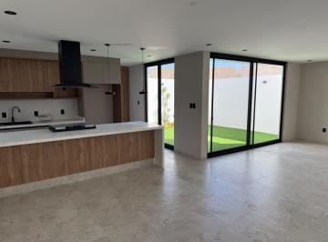 Casa · 213m² · 3 Recámaras · 2 Estacionamientos · Casa Parque Real