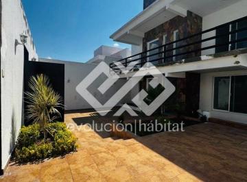 Casa de 3 habitaciones, Emiliano Zapata · Casa Sola en Venta, en Burgos Cuernavaca, Dentro de Fracc. con Alberca