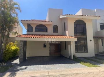 Casa de 4 habitaciones, Zapopan · Casa en Venta Valle Real - San Marcos
