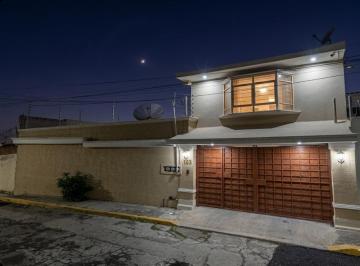 Casa de 3 habitaciones, Cuernavaca · Casa en Venta en Jardines de Delicias Cerca de La Carretera