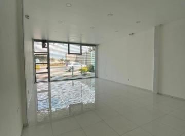 Local comercial · 60m² · 4 Estacionamientos · Local Comercial en Renta