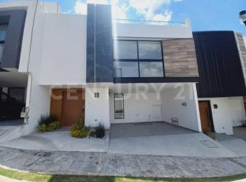 Casa · 238m² · 3 Recámaras · 2 Estacionamientos · Casa Venta Parque Milán Lomas de Angelópolis, San Andrés Cholula, Puebla.
