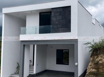 Casa · 279m² · 3 Recámaras · 2 Estacionamientos · Casa en Venta en Piedra de Fierro