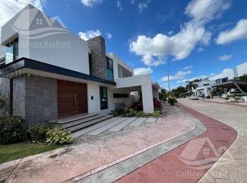 Casa · 396m² · 4 Recámaras · 3 Estacionamientos · Casa en Venta en Lagos del Sol