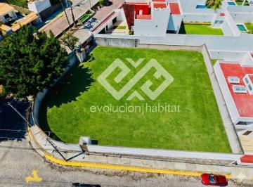 Terreno / Lote , Emiliano Zapata · Terreno en Venta en Burgos Cuernavaca, en Esquina, Semi Plano