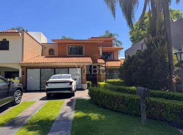 Casa de 4 habitaciones, Zapopan · Casa en Venta Valle Real
