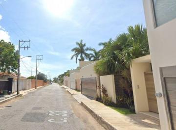 Casa de 3 habitaciones, Mérida · Casa con 3 Recámaras en Venta, 395 m² Superficie de Terreno, Montebello