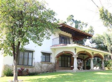 Casa · 500m² · 4 Recámaras · 10 Estacionamientos · Casa en Fraccionamiento El Zapote