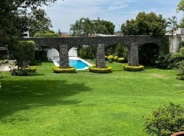 Casa · 570m² · 4 Recámaras · 6 Estacionamientos · Casa en Vista Hermosa