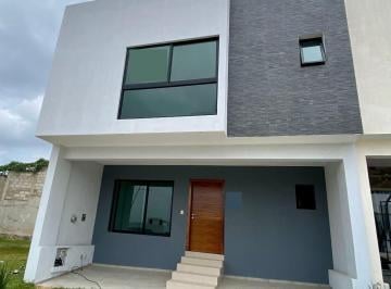 Casa de 3 habitaciones, Zapopan · Casa en Venta en Capital Norte - Coto Carrara 47