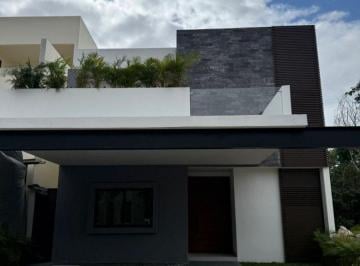 Casa en condominio de 4 habitaciones, Benito Juárez · Casa con 4 Recámaras en Venta y Renta en Vía Cumbres