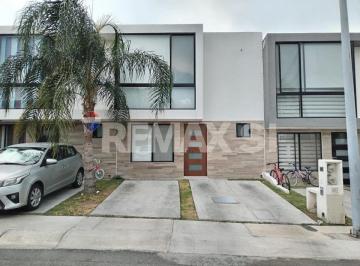 RCR26041501KGA
Ven y disfruta de vivir en una casa en excelente estado de conser · Casa en Renta El Refugio