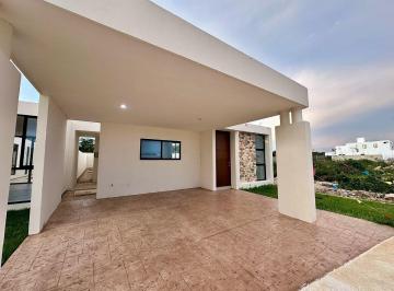 494ca5c7449573bbd4e13fc37245c5e4b42d24e21ed81cd1c6108dad108d3bb9 · Casa en Venta en Cholul Mérida de Una Planta con Alberca en Privada Familiar
